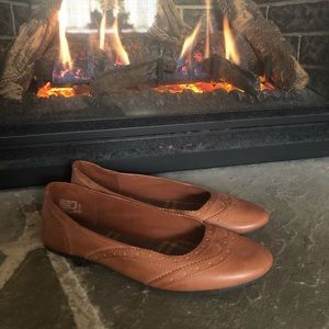 American Eagle Tan Oxford Flats size 10